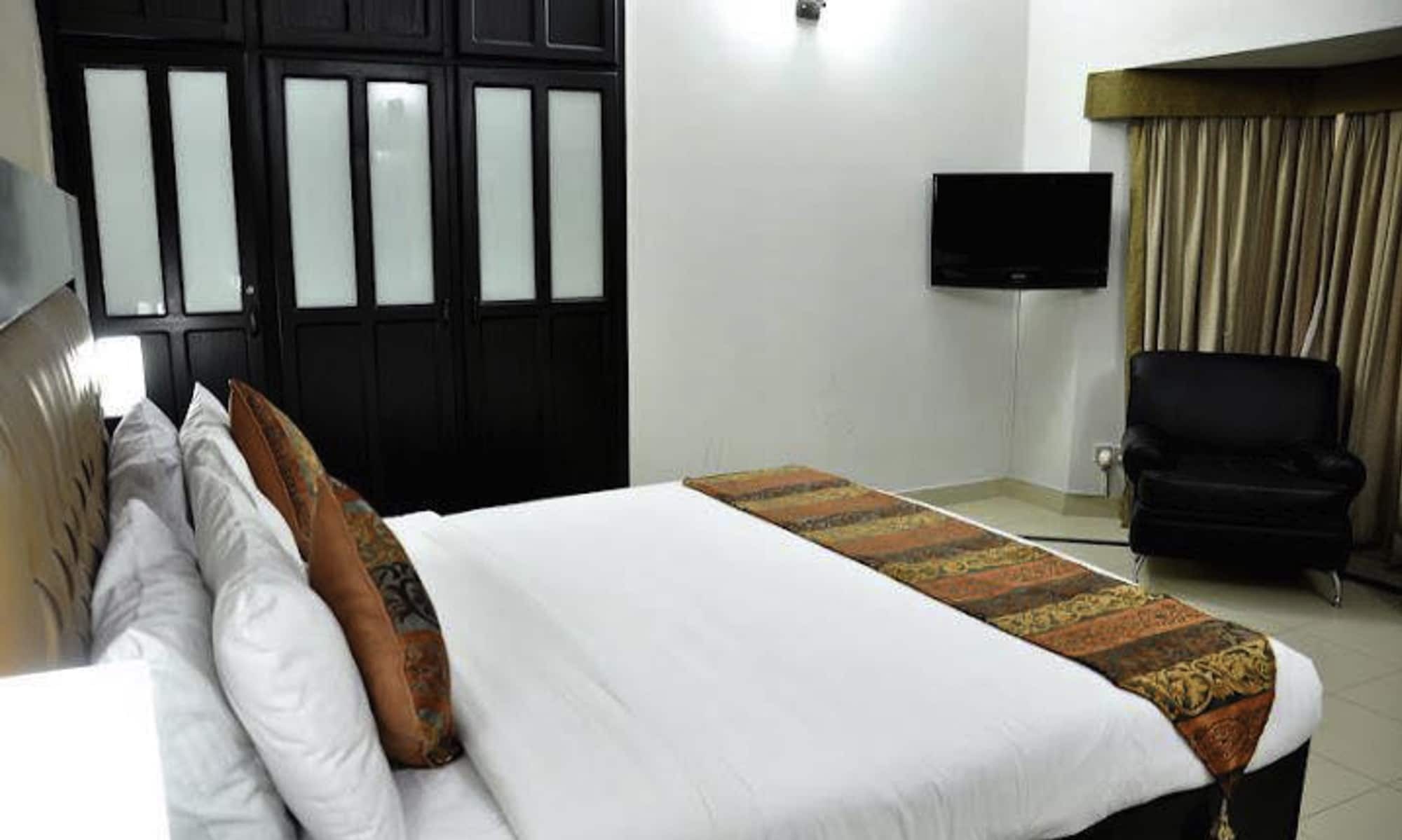 The Riviera Hotel อิสลามาบัด ภายนอก รูปภาพ